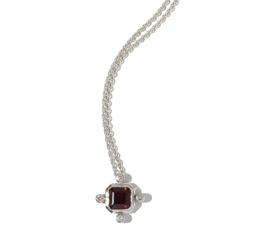 Celestia pendant in Garnet